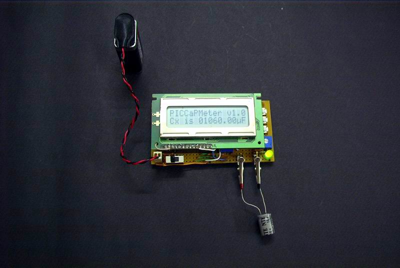 Testing the Capacitance Meter with a 1000 uF capacitor