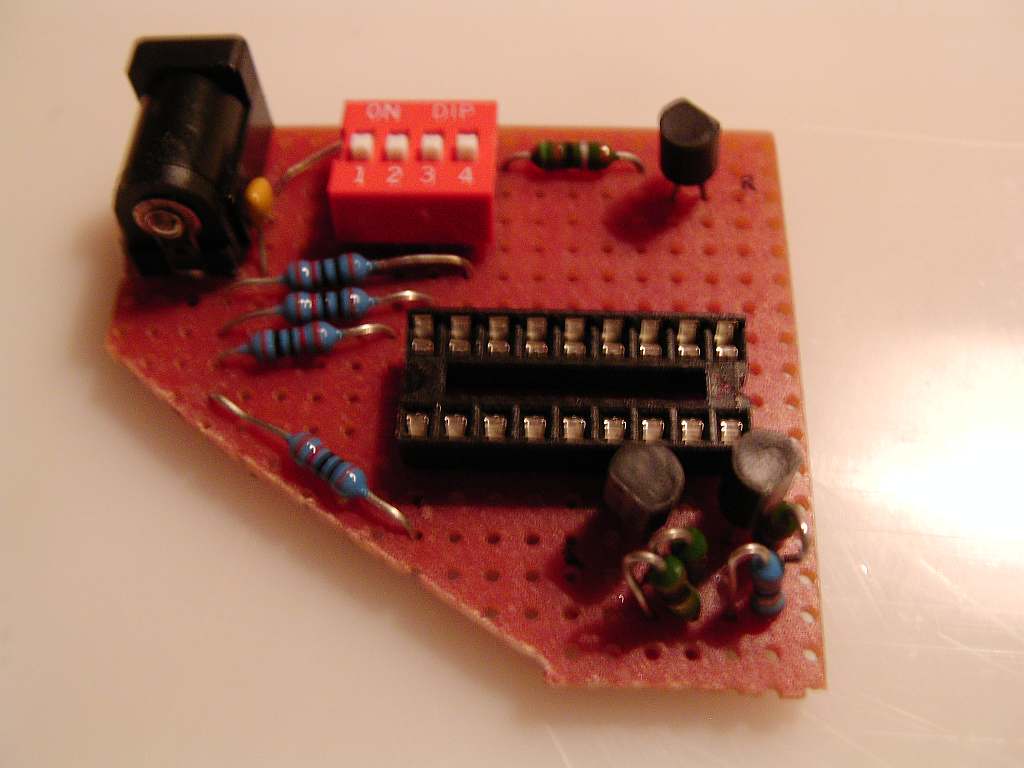 Once everything was working like i wanted i soldered it all onto a small circuit board.