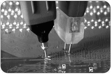 Подключение пробника к контактным площадкам печатной платы исследуемого устройства