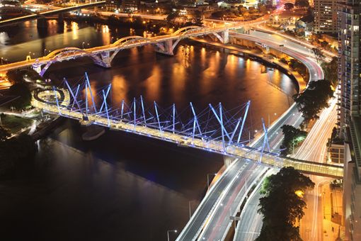 В Брисбене открылся самый длинный в мире пешеходный мост, освещаемый энергией солнца