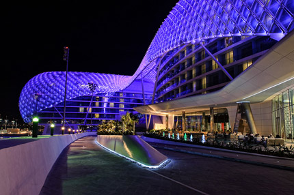 Сияние отеля YAS в Абу-Даби