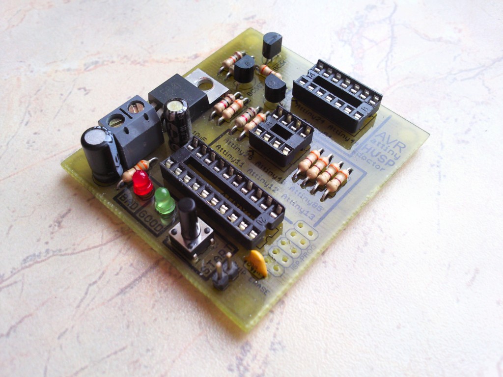 Плата с установленными компонентами Восстановление конфигурации Fuse-битов микроконтроллеров Tiny AVR