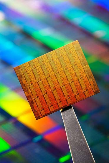 Intel думает о создании 1000-ядерного процессора