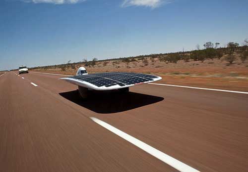 Установлен мировой рекорд скорости для автомобилей на солнечных батареях