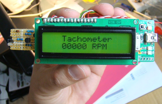 contact-less digital tachometer using IR-light reflection technique