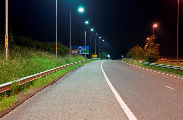 Подъездная дорога освещается по технологиям SpeedStar и LEDGINE