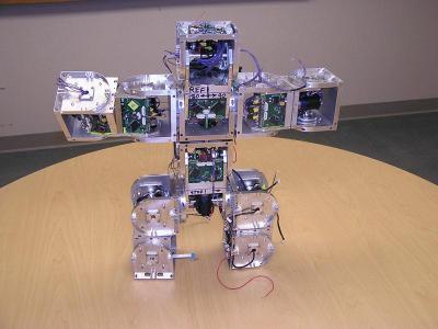 Модульный робот показывает чудеса трансформации