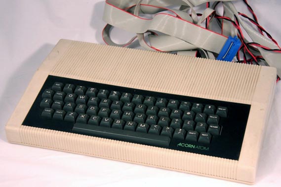 Персональный компьютер Atom – первый продукт компании Acorn