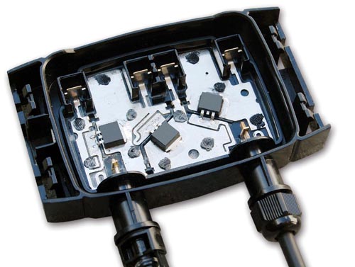 SM74611 smart bypass diode in a typical junction box