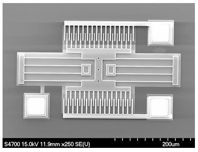 Polysilicon resonator structure fabricated using a surface micromachining process