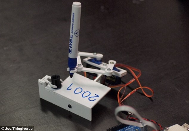 Plotclock - Arduino-робот рисует маркером текущее время в режиме реального времени