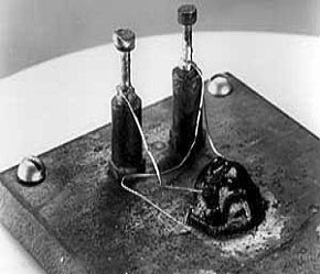 Bell Labs announces junction transistor, July 1951