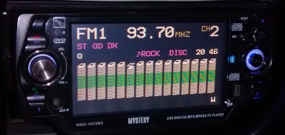 ЖК дисплей в автомагнитоле Mystery MMD-4503BS со светодиодной подсветкой. 