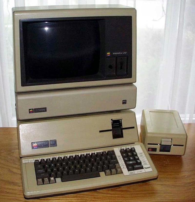 1 апреля 1976 года было создана компания Apple Computer