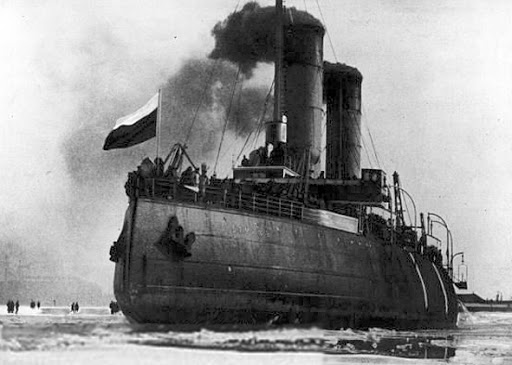 6 февраля 1900 года впервые в России переданный на судно радиосигнал помог спасти людей
