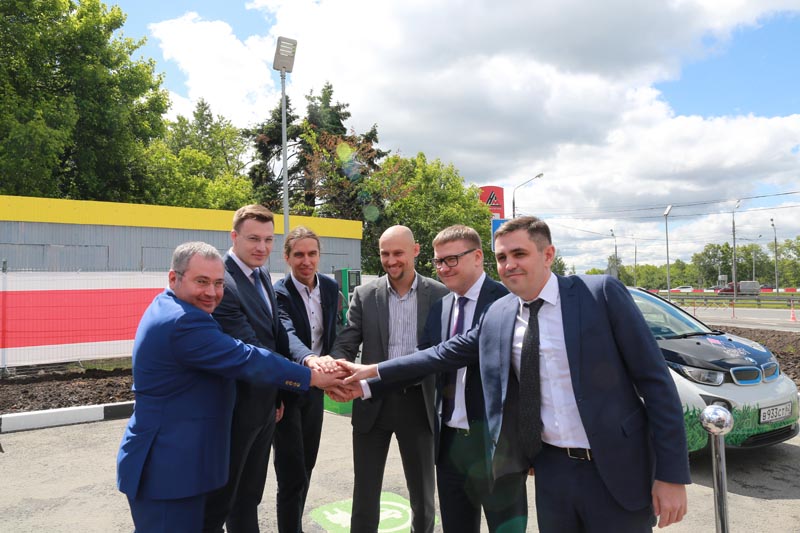 КРЭТ открыл первую российскую «быструю» электрозарядную станцию «Фора»
