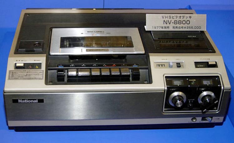 	Первый видеомагнитофон National NV-8800