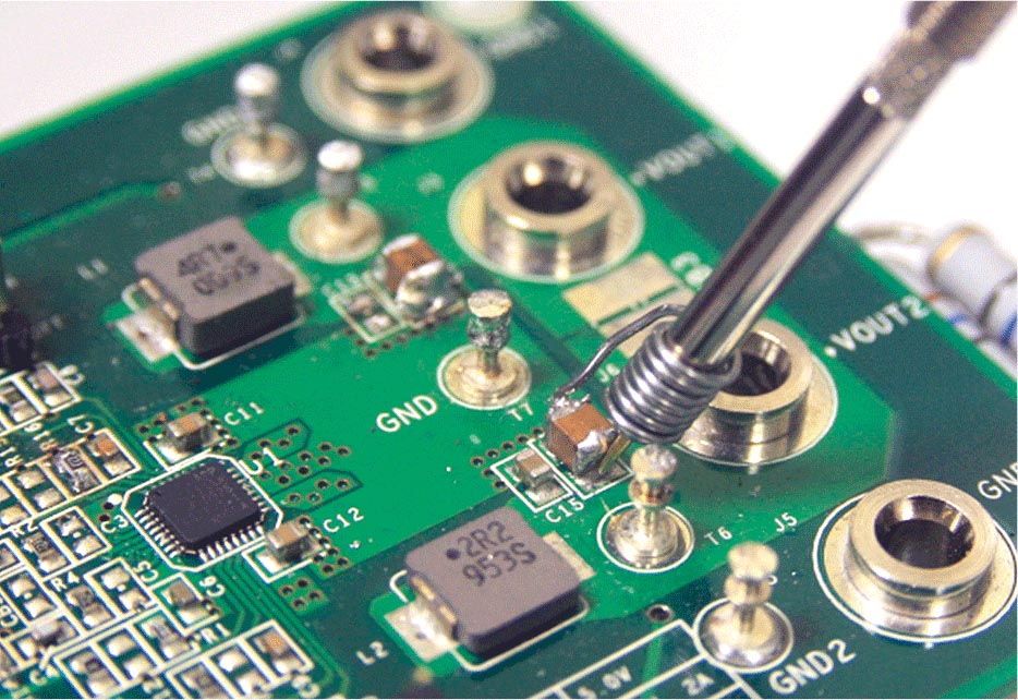 Tip-and-barrel method probed on output capacitor using coil wire ground.