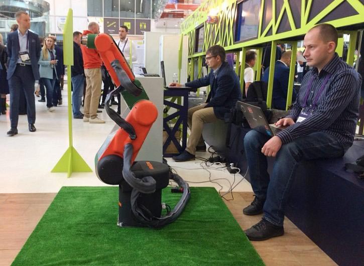 В России ведутся испытания первого 6-осевого промышленного робота с системой двойных энкодеров