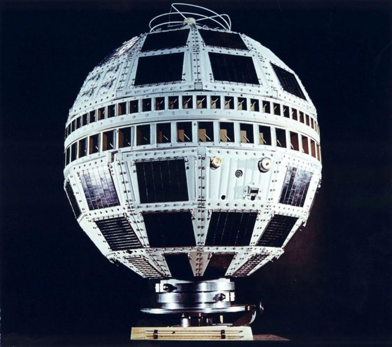 Telstar 1 makes live trans-Atlantic TV broadcast, July 23, 1962