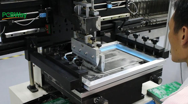 Процесс сборки печатных плат на фабрике PCBWay