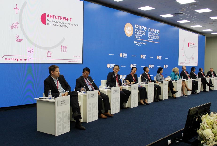 Ангстрем-Т представил образцы своей продукции на Петербургском международном экономическом форуме