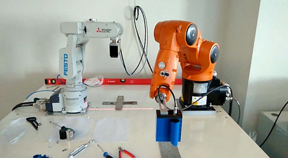 В ДВФУ научили промышленных роботов самостоятельно принимать решения в изменяющейся среде