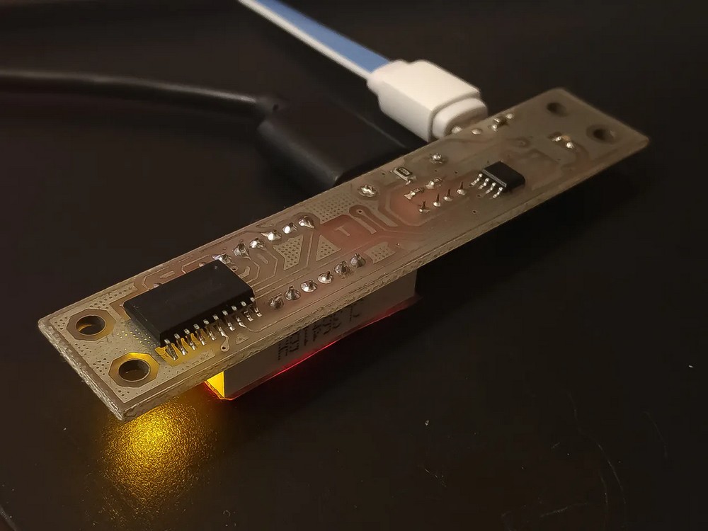 USB тестера на мк ATtiny13A: вид печатной платы со стороны установки мк.