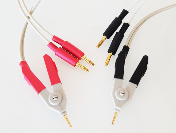 Kelvin connectors as leads to connect the resistor under test to the measurement point.