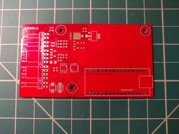 Внешний вид готовой печатной платы миллиомметра на Arduino.