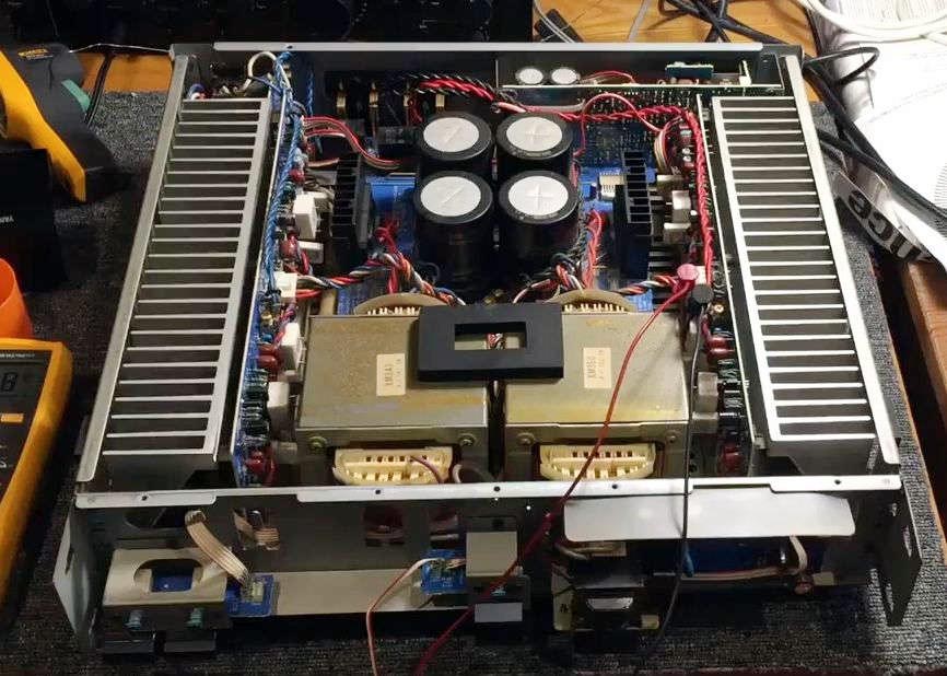 Усилитель мощности Yamaha MX-1.