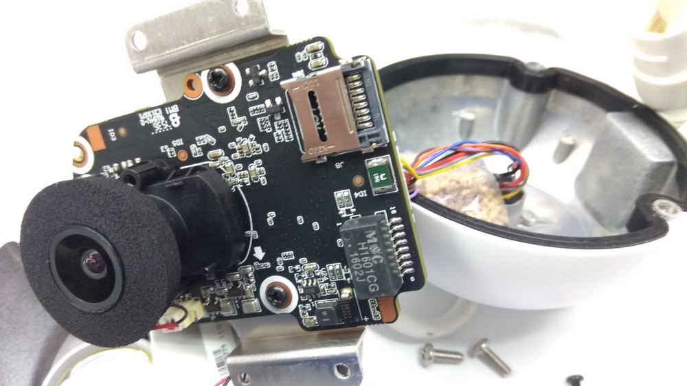 View of the processor board of the Dahua DH-IPC-HDW4421E IP-camera from the lens side.