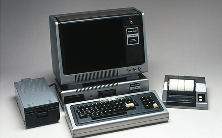 Компьютер TRS-80 продавался только в магазинах RadioShack