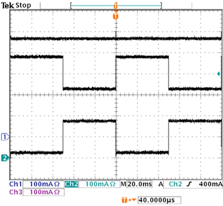 Эти осциллограммы сигналов схемы на Рисунке 2, показывают, что сумма основного тока схемы (средняя линия) и тока накопительного элемента (нижняя линия) никогда не превышает максимального значения 500 мА, установленного для порта USB (верхняя линия).