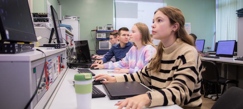 Студенты кафедры ТКС выполнили первую лабораторную работу на базе отечественного процессора «Скиф»