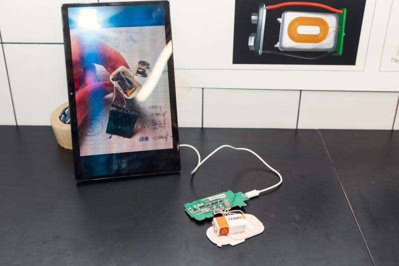 Студенты ИТМО разработали батарейку, которую можно заряжать до 500 раз беспроводным способом
