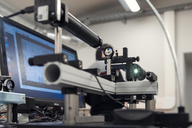 Ученые ИТМО разработали новый подход, который позволит создавать дешевые и компактные лазеры