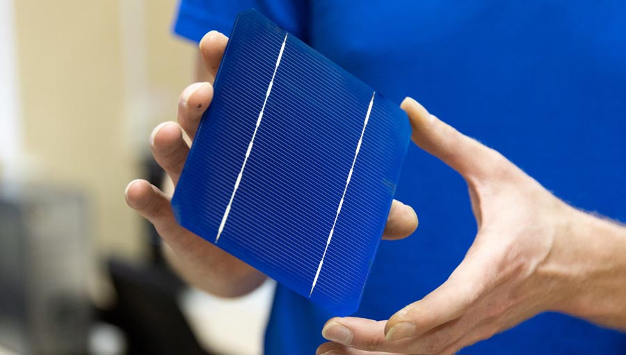 Физики УрФУ повысили эффективность солнечных батарей на 10%