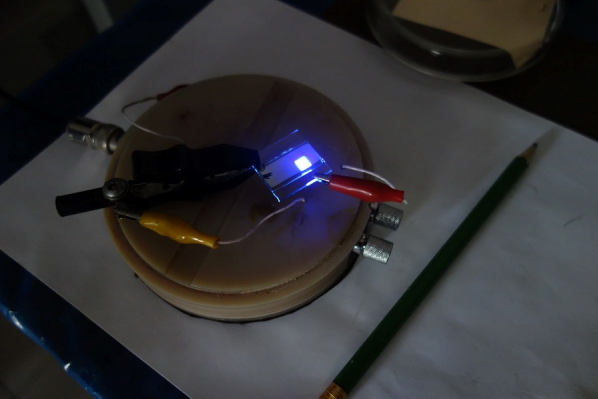 Физики создают прототипы OLED-устройств пятого поколения