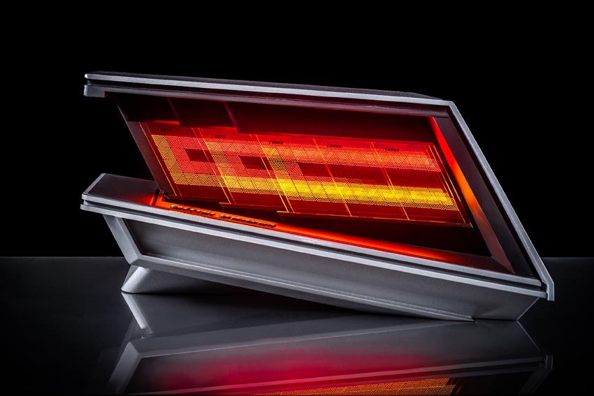 «Light out of nowhere»: New ALIYOS LED-on-foil technology from ams OSRAM creates unprecedented effects in automotive lighting