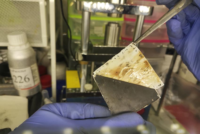 Ученые СПбГУ создали полимерный слой для защиты литий-ионных батарей от взрывов и возгораний