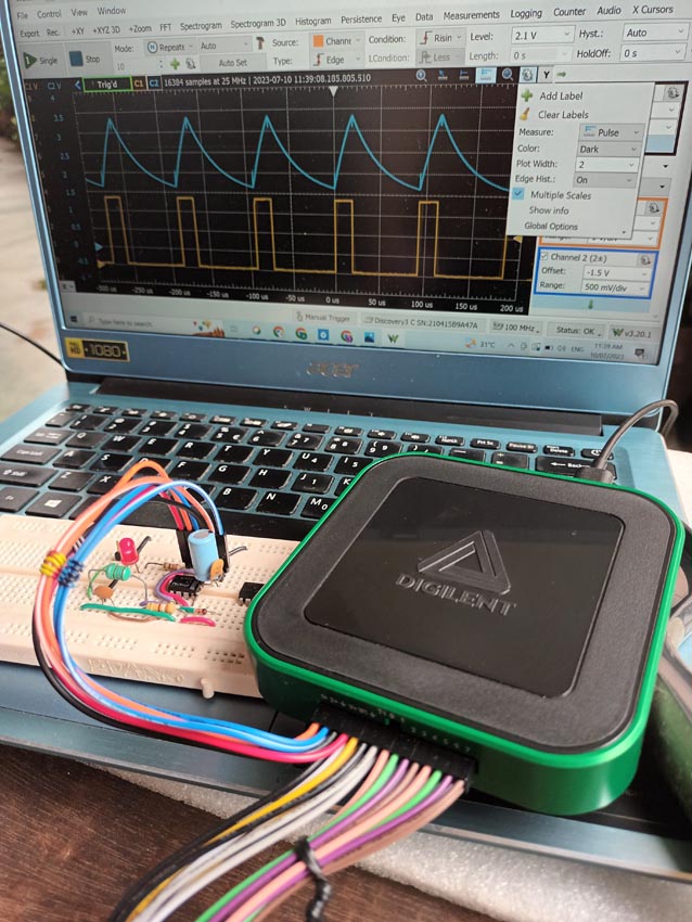 Experimental set-up with the Digilent Analog Discovery 3 connected to the +5 V to the experimental circuit.