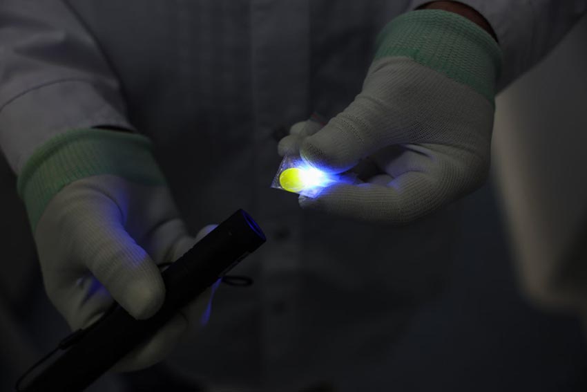 Ученые СКФУ изобрели новый способ получения люминесцентной керамики для сверхмощных прожекторов