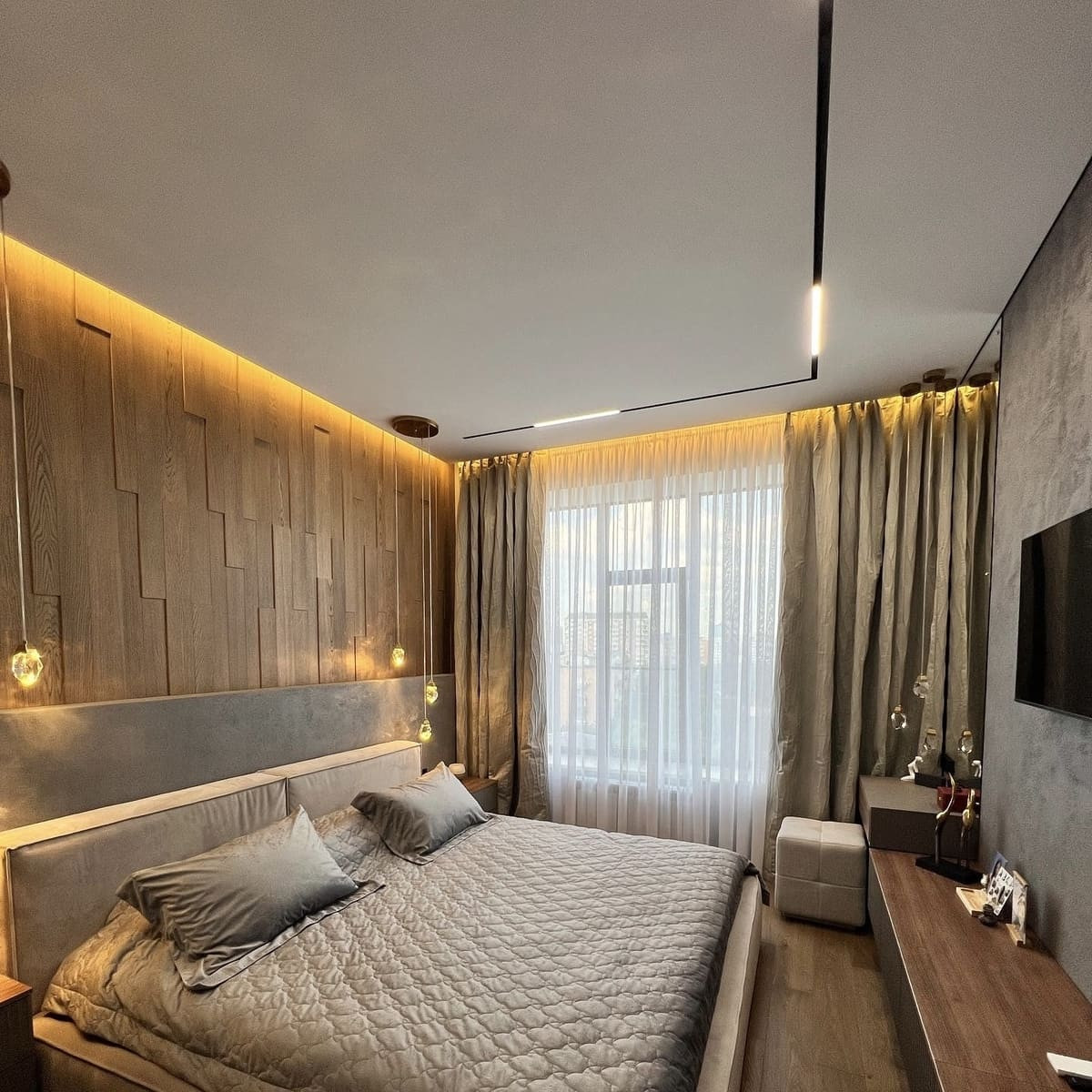 белые полотна натяжных потолков