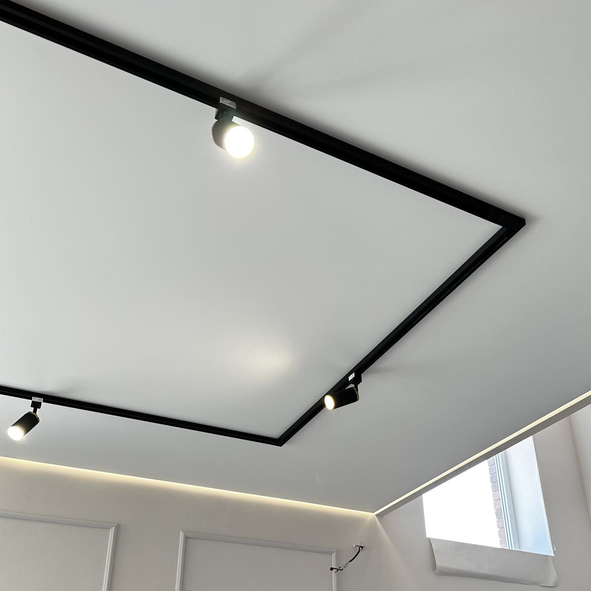 трековое освещение от компании NOVA