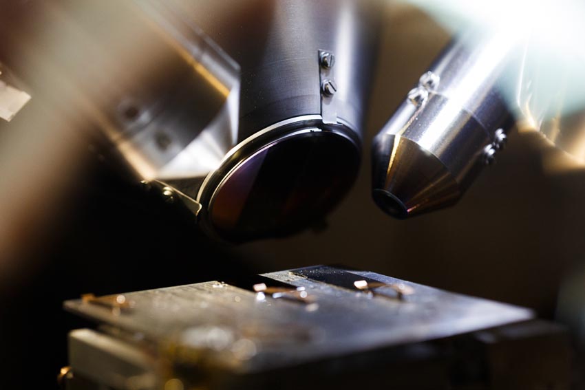 Сибирские ученые создали сверхтонкие прозрачные и проводящие золотые пленки