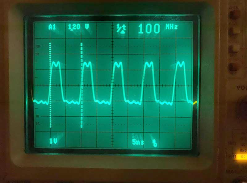 Осциллограмма сигнала на выходе генератора при частоте 100 МГц.