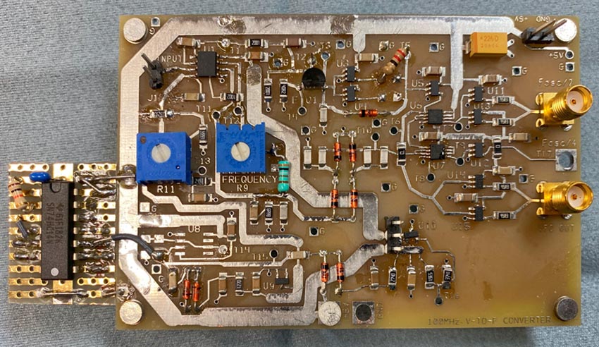 Аппаратная реализация 100-мегагерцового ПНЧ была создана с целью выявления фактов, которые невозможно получить с помощью модели.