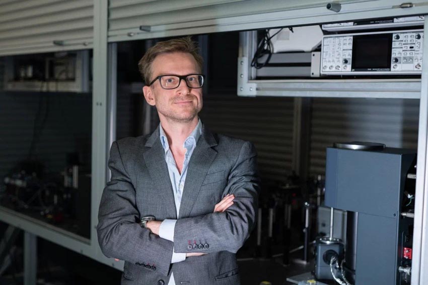 Соавтор работы - ведущий научный сотрудник, заведующий лабораторией Центра фотоники и двумерных материалов МФТИ Денис Баранов