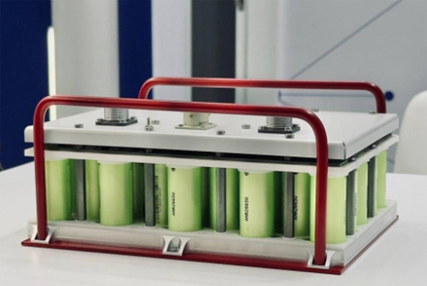 ТУСУР представил на Конгрессе молодых ученых инновационную аккумуляторную батарею Марафон